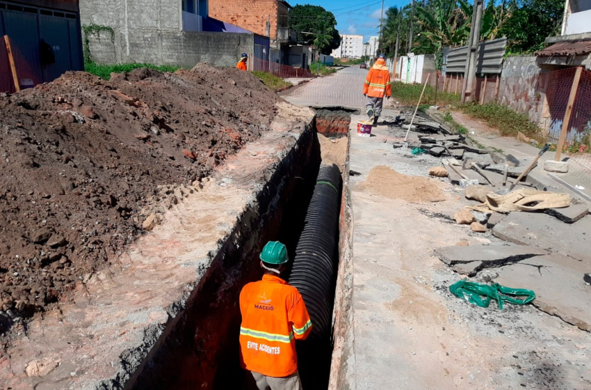 Prefeitura De Macei Implanta Sistema De Drenagem Em Via Do Village